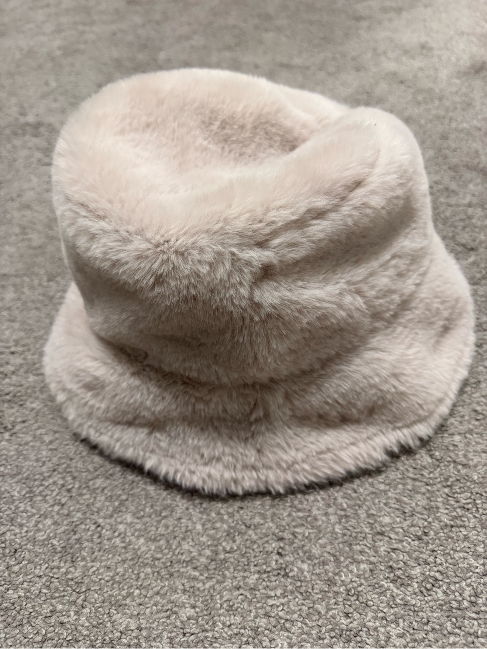 stradivarius Plush Faux Fur Bucket Hat - Cream